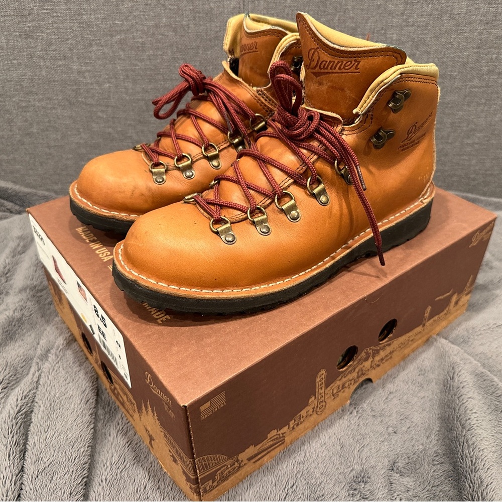 Danner Mountain Pass Horween Rio Hiking Boots - 8.5 EE - Like New! 33276
